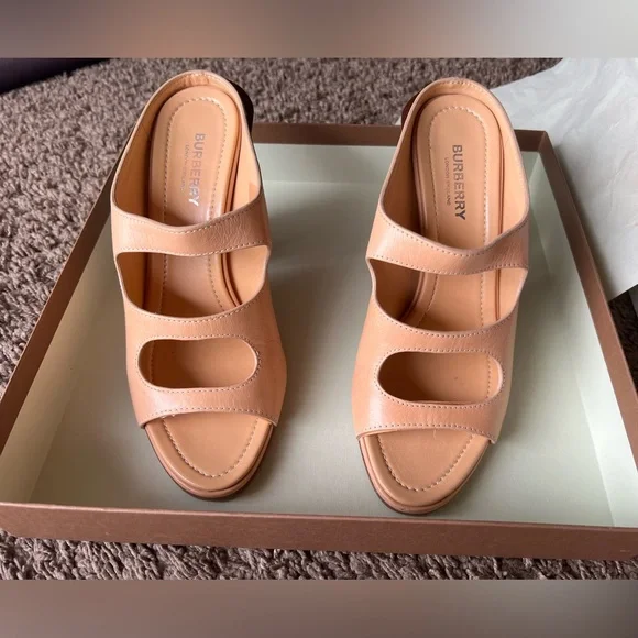 Burberry Leather KIERSTEN Mules - Picture 2 of 10